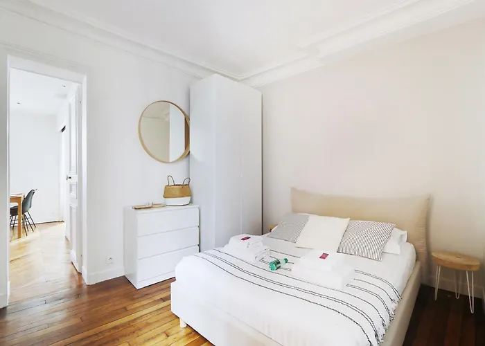 Beautiful Apartment With Balcony-Sentier Bourse